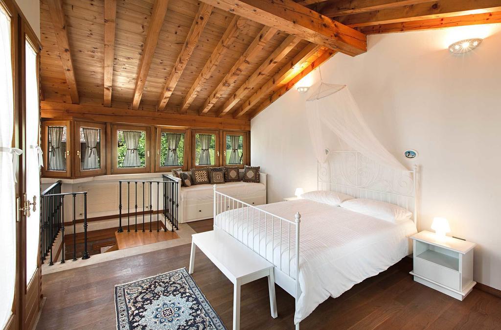 Bed and Breakfast Antico Cascinale Lombardo Lonato del Garda Zimmer foto